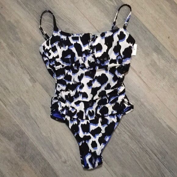 New La Blanca swimsuit. - Picture 6 of 7